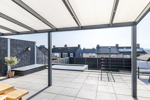 Foto - Te koop: Instapklare gemoderniseerde geschakelde 2 onder 1 kap woning in Simpelveld